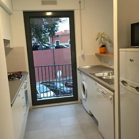 Sunny Downtown Apartament